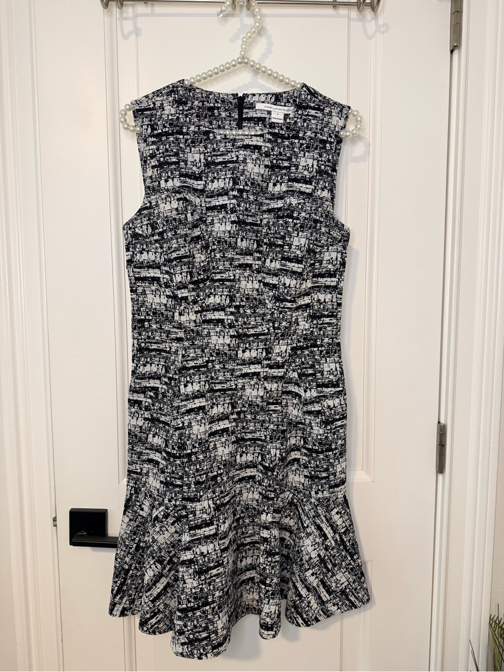 DVF Diane von Furstenberg Sleeveless Black & White Textured Jaelyn Dress size 6